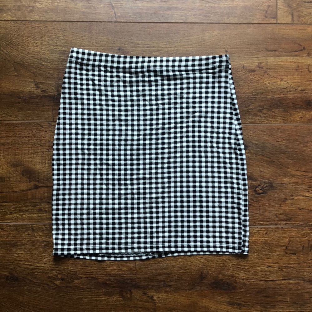 Houndstooth checkered skirt, barely worn